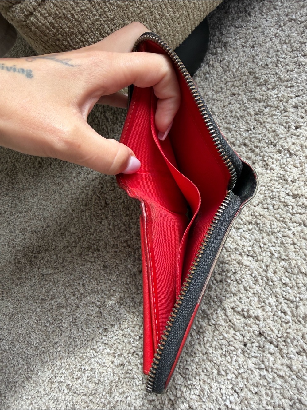 Christian Louboutin Paros Spiked Leather Zip Wallet Black Red - Picture 7 of 7